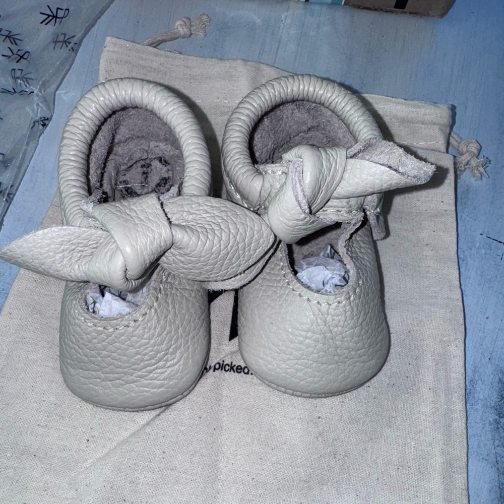 Freshly Picked Soft Sole Knotted Bow Leather Moccasins